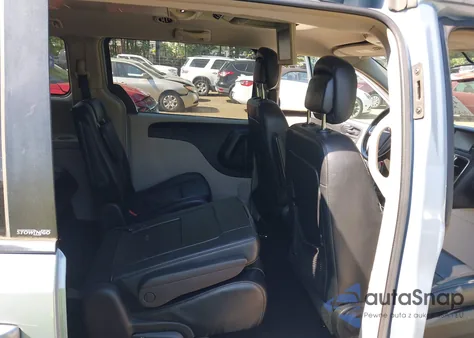 2013 Chrysler Town & Country Touring из США, поврежденный, VIN 2C4RC1BG1DR674264